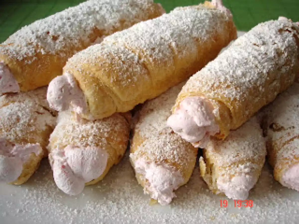 RULOURI UMPLUTE CU FRISCA SI CAPSUNI - poza 5