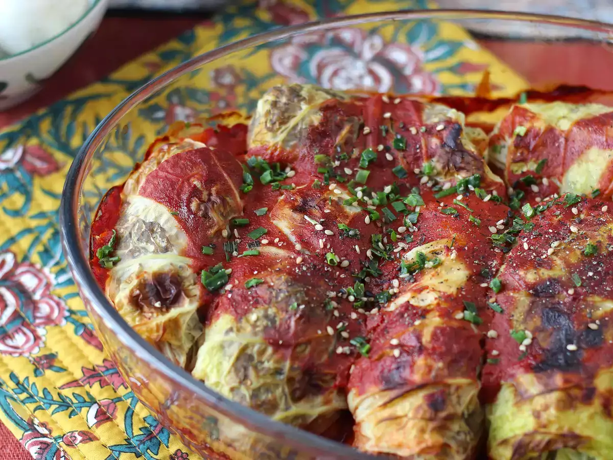 Rulouri vegetariene de varză cu ciuperci, orez și miso-alternativa la sarmalele de post - poza 2