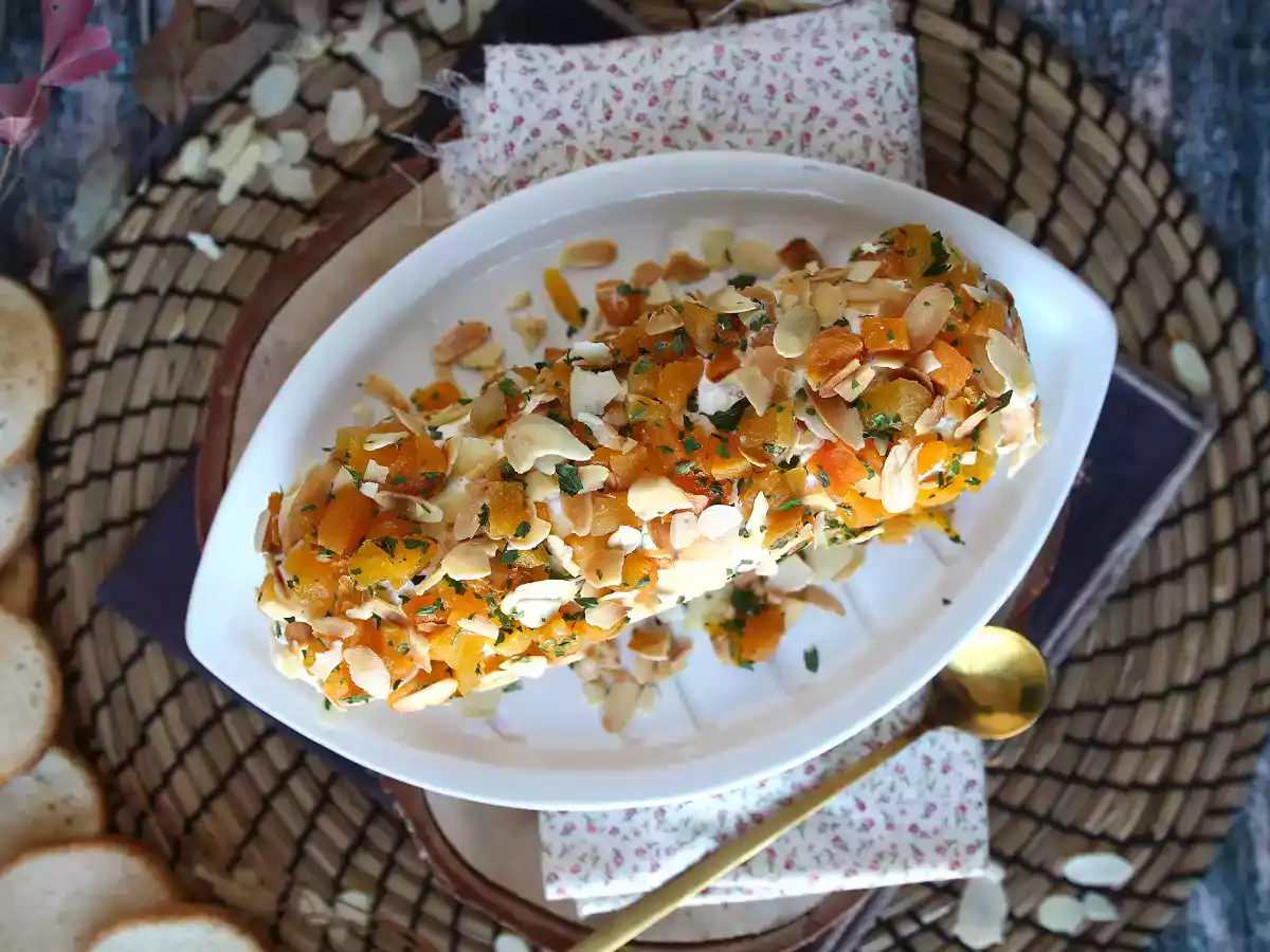 Salam cu cremă de brânză, caise și migdale: aperitivul perfect pentru petrecere! - poza 3