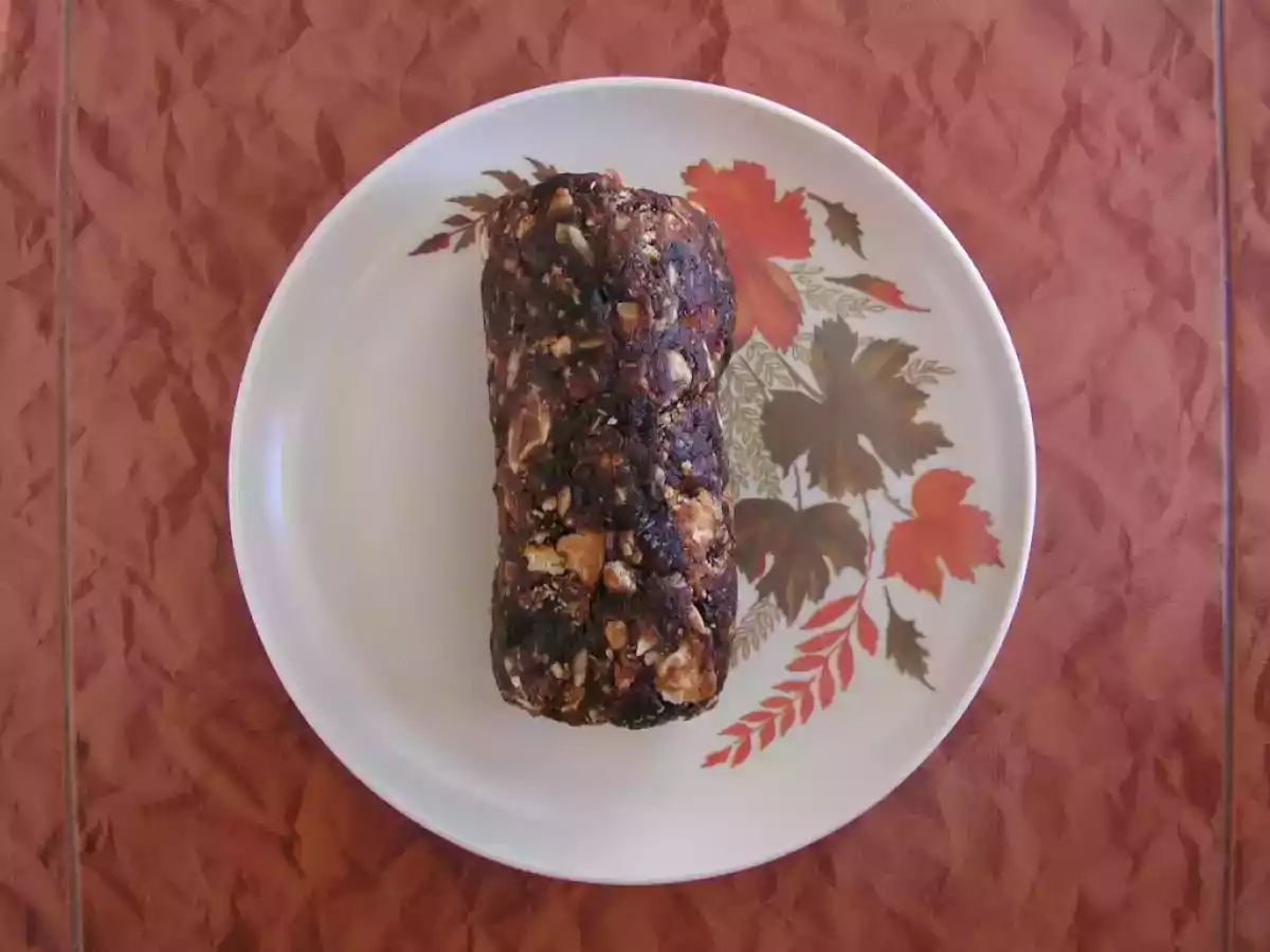 Salam de biscuiti cu fructe uscate de post