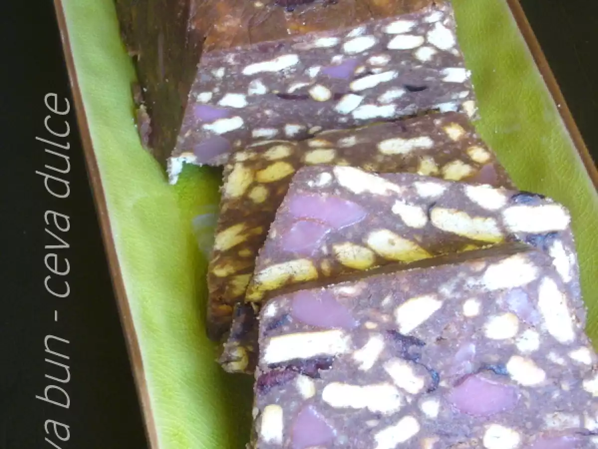 Salam de biscuiti cu jeleu, merisoare si ciocolata