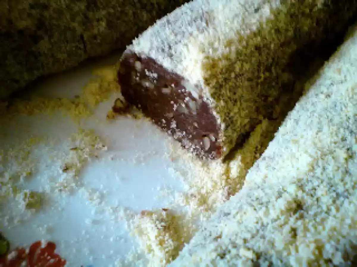 Salam de biscuiti cu nuca si rahat