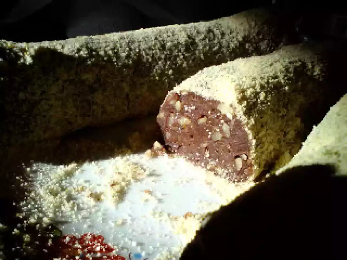 Salam de biscuiti cu nuca si rahat - poza 2