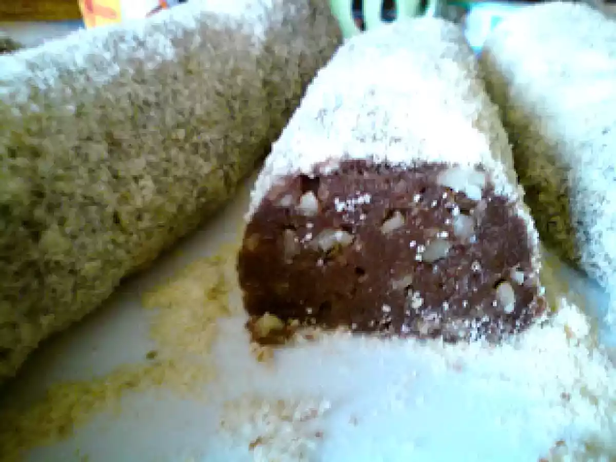 Salam de biscuiti cu nuca si rahat - poza 3