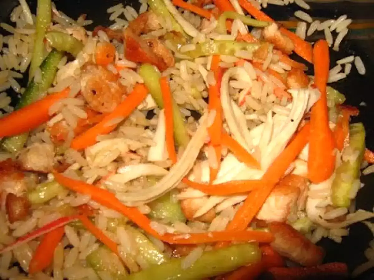 Salata asiatica cu pui, orez si surimi - poza 2