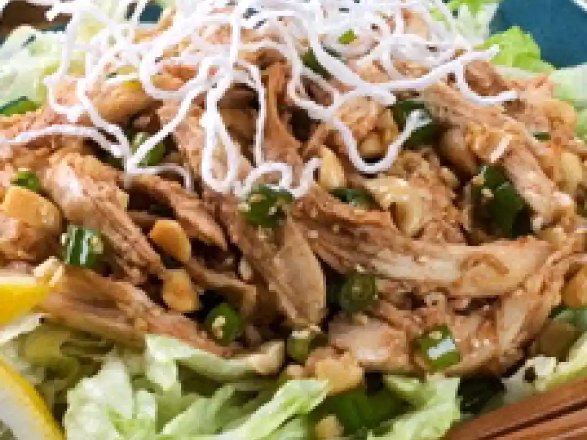 Salata asiatica de pui