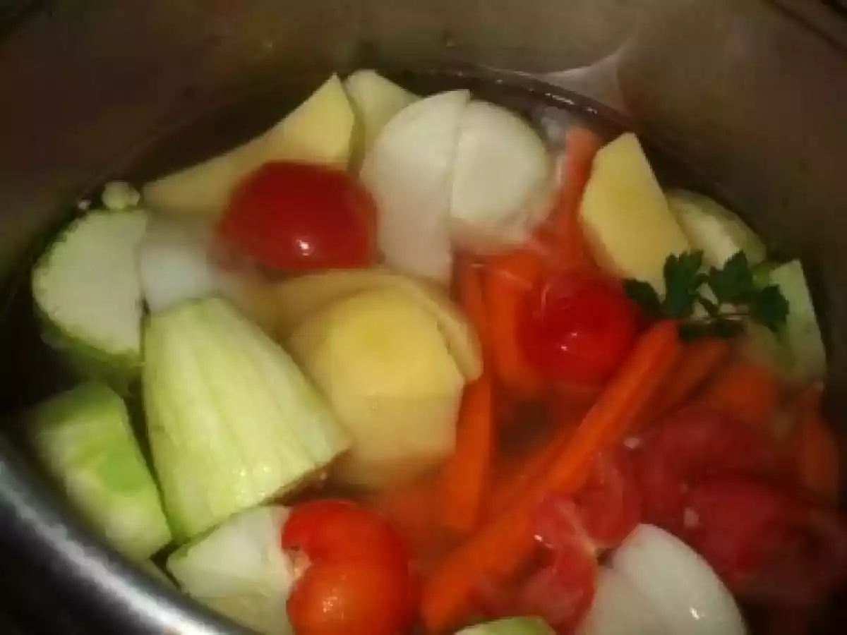 Salata boeuf cu carne pui - poza 2