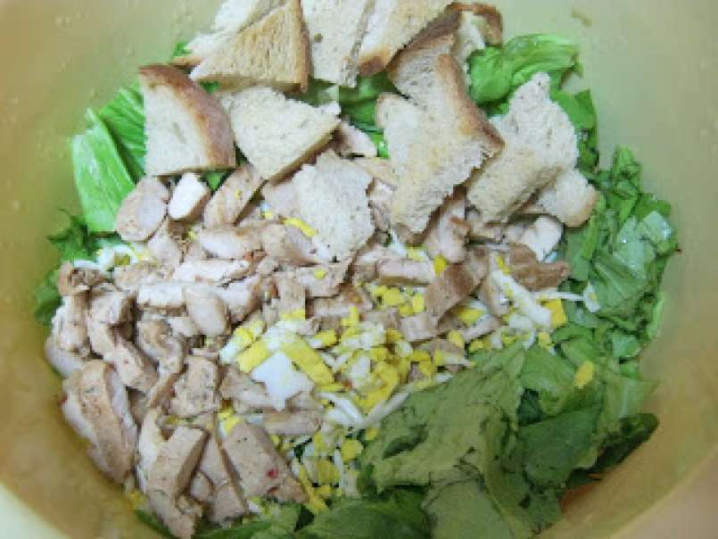 Salata Caesar cu pui - poza 2