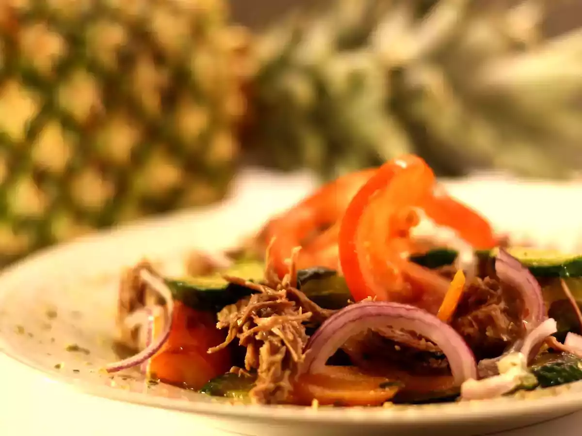 Salata calda cu carne de vita si legume