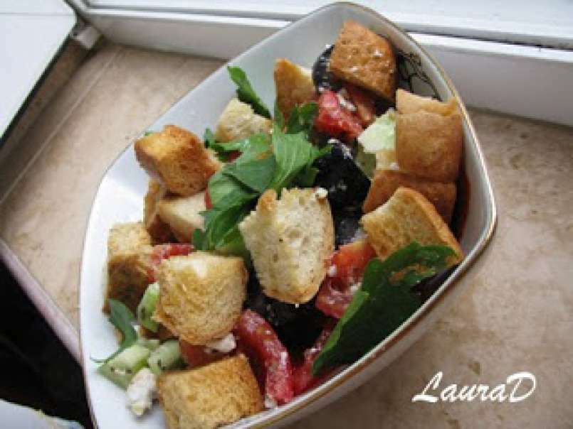 Salata crocanta cu rosii si branza feta, poza 1