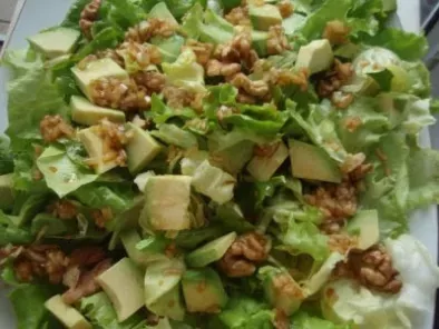 Salata cu avocado si nuca