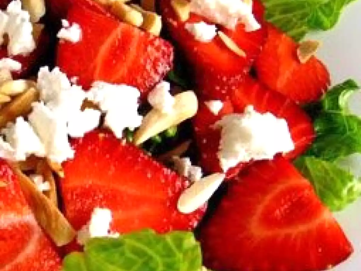 Salata cu capsuni si feta