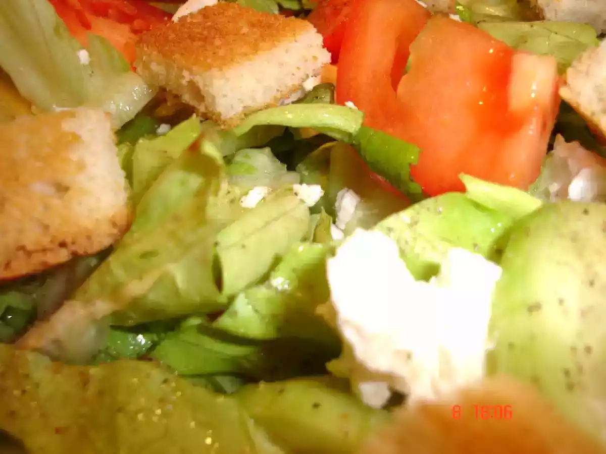 Salata cu crutoane - poza 2