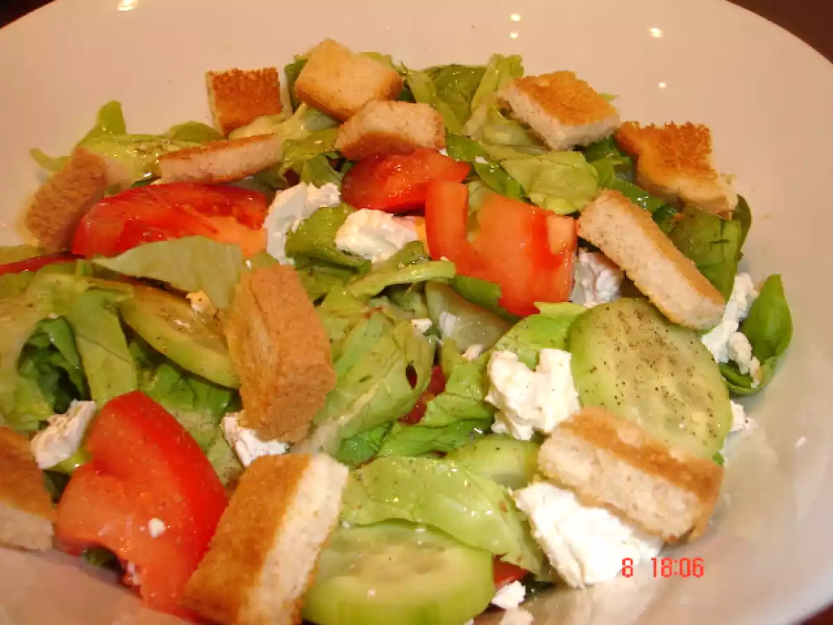 Salata cu crutoane - poza 3