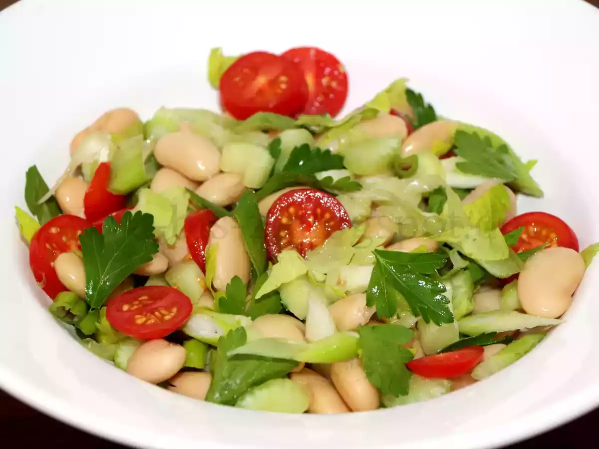 Salată cu fasole boabe