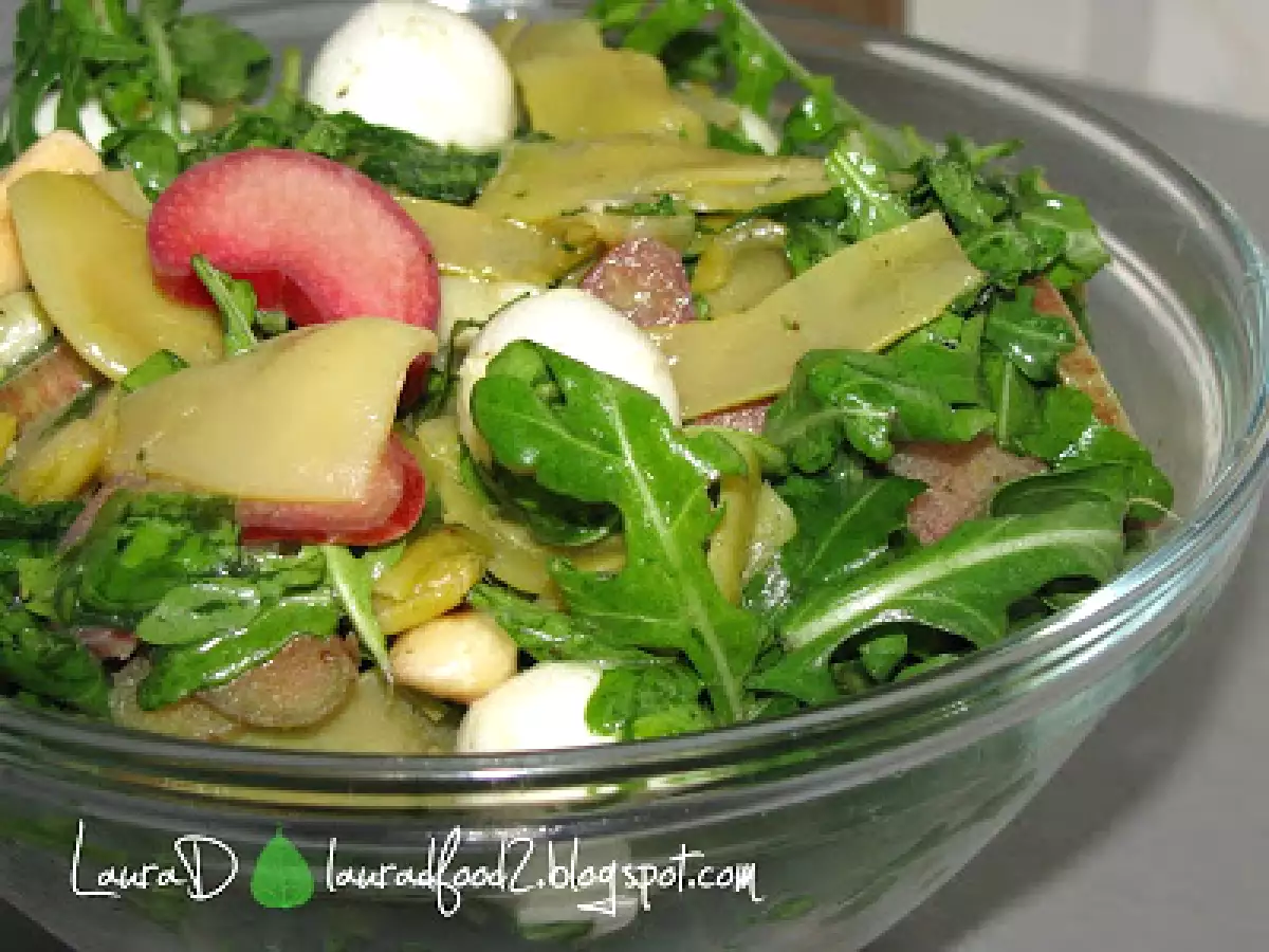 Salata cu fasole galbena pastai, rubarba, migdale si rucola - poza 3