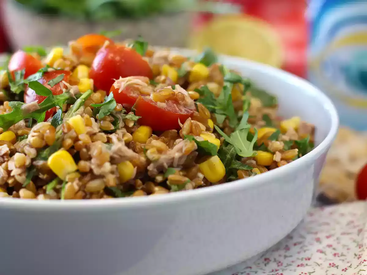 Salată cu grâu și ton: rețetă ușoară, gustoasă și perfectă pe tot parcursul anului - poza 2