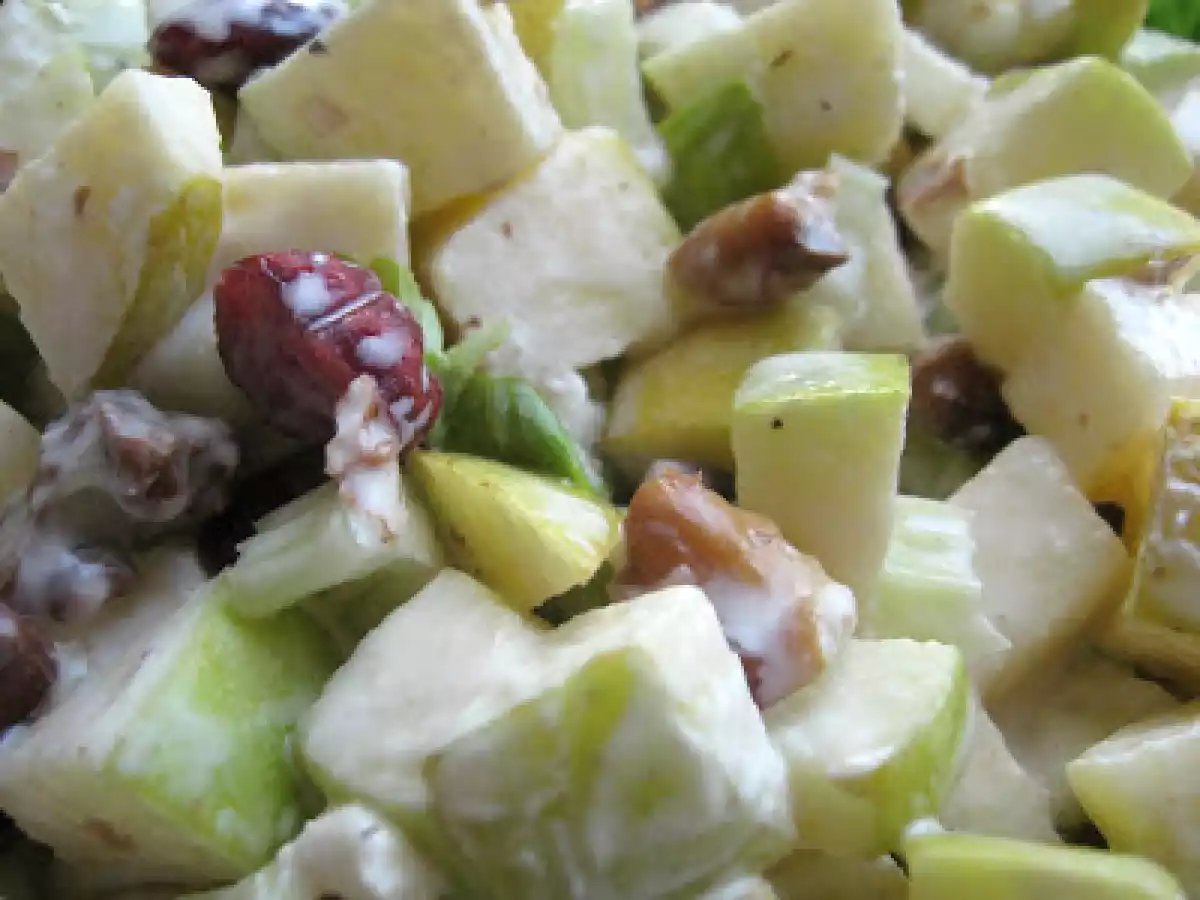 Salata cu mere Waldorf - poza 3