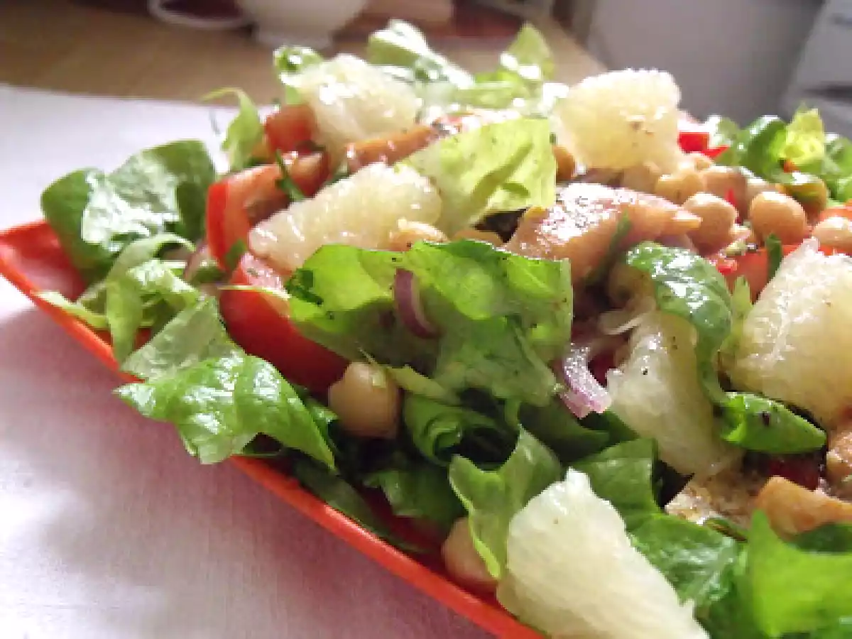 Salata cu naut si peste afumat(chickpea &smoked fish salad)