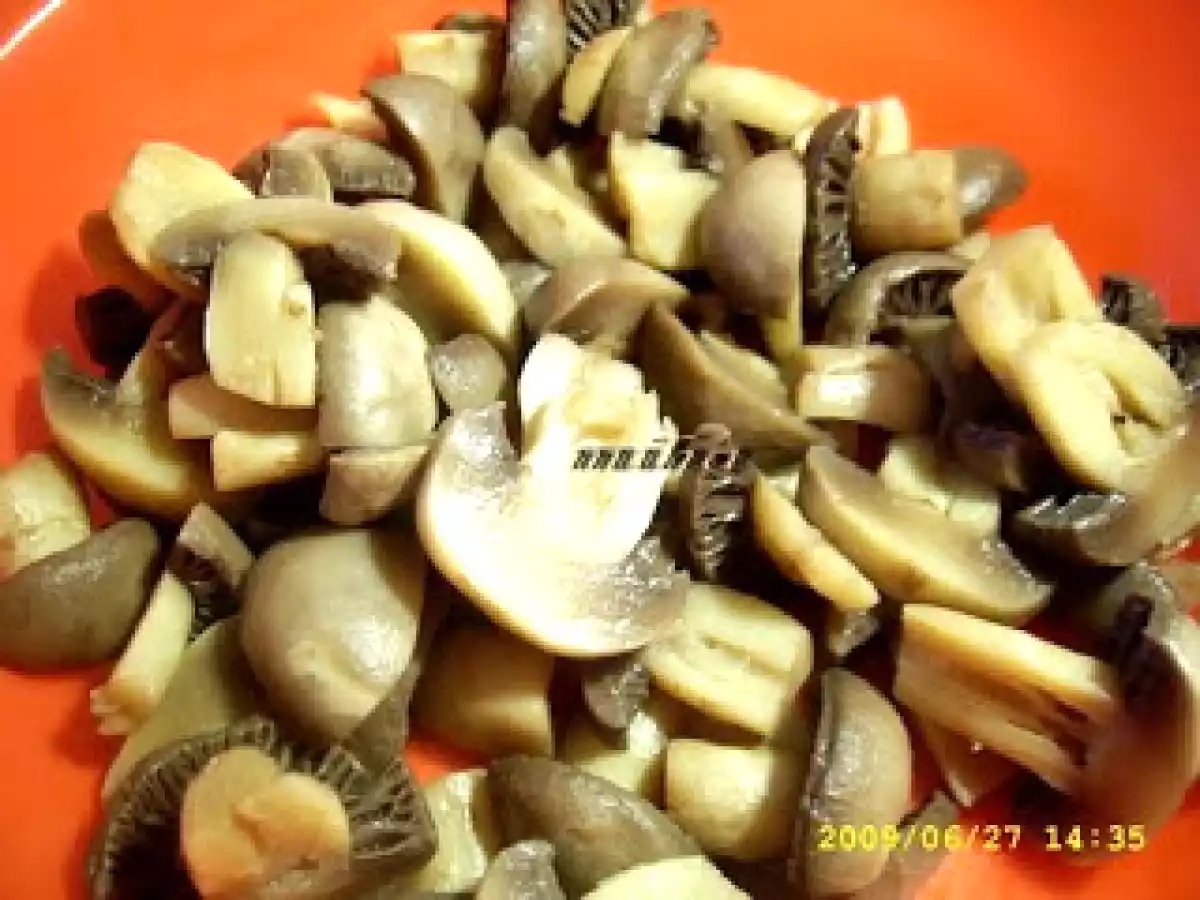 Salata cu orez, mazare, porumb si ciuperci - poza 4