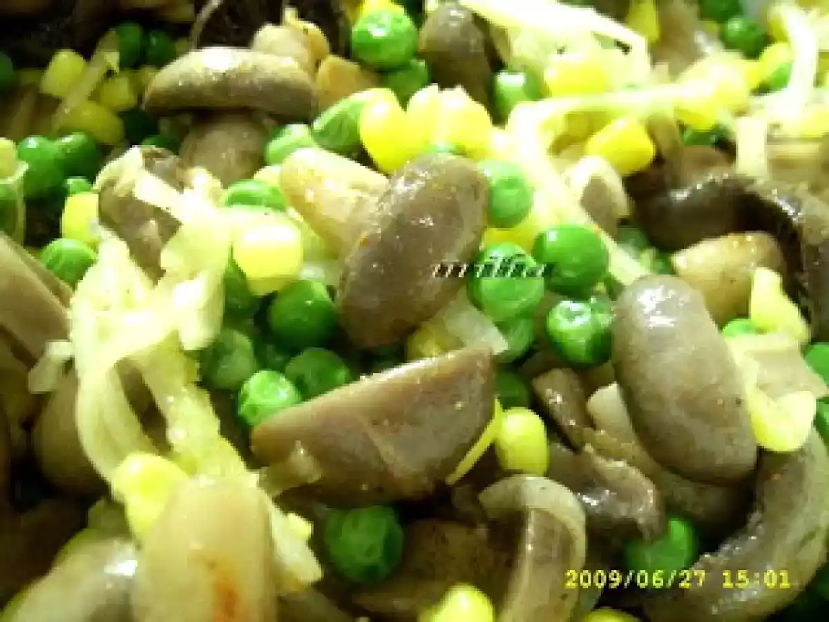 Salata cu orez, mazare, porumb si ciuperci - poza 6