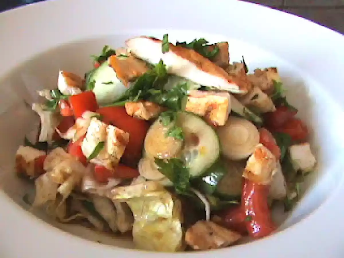 Salata cu piept de pui la gratar