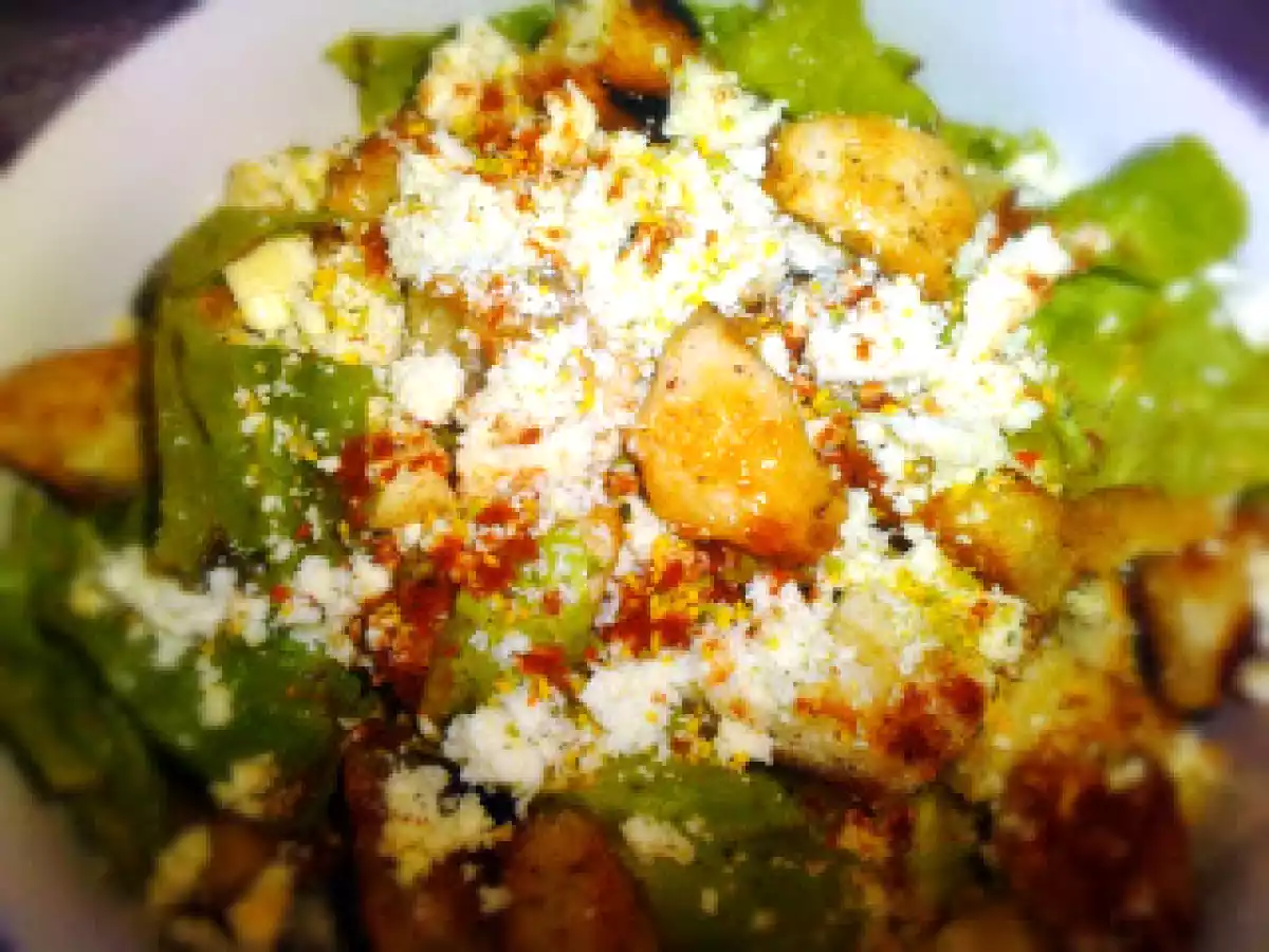 Salata cu piept de pui si crutoane - poza 2