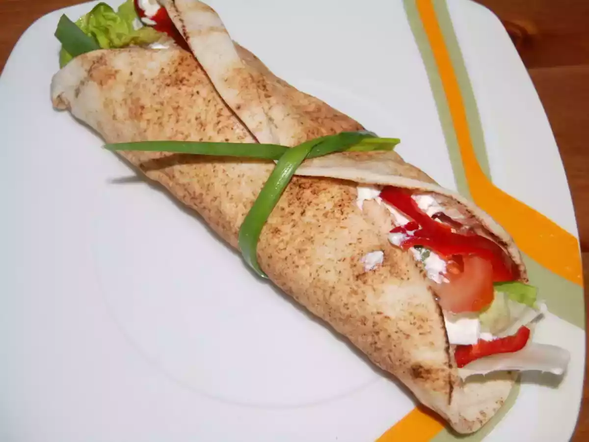 Salata cu pui in lipie - poza 2