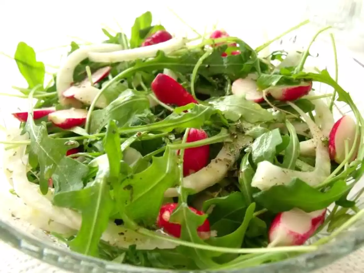 SALATA CU RUCOLA, FENICUL SI RIDICHI