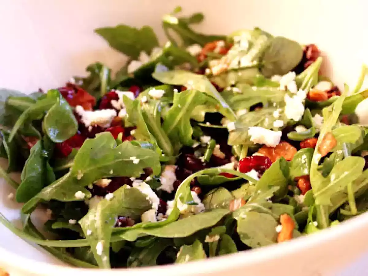 Salata cu rucola, nuci si feta - poza 2