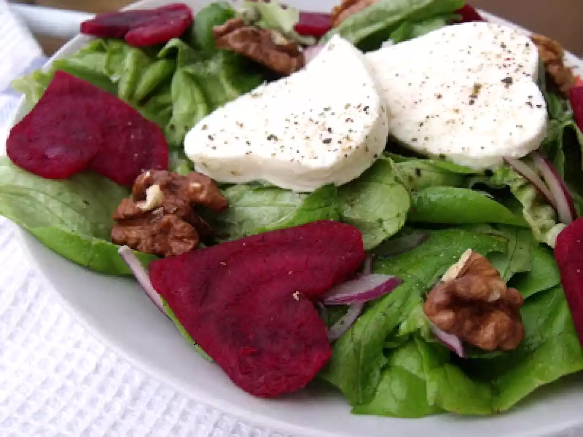 Salata cu sfecla rosie si mozzarella(beet and mozzarella salad)