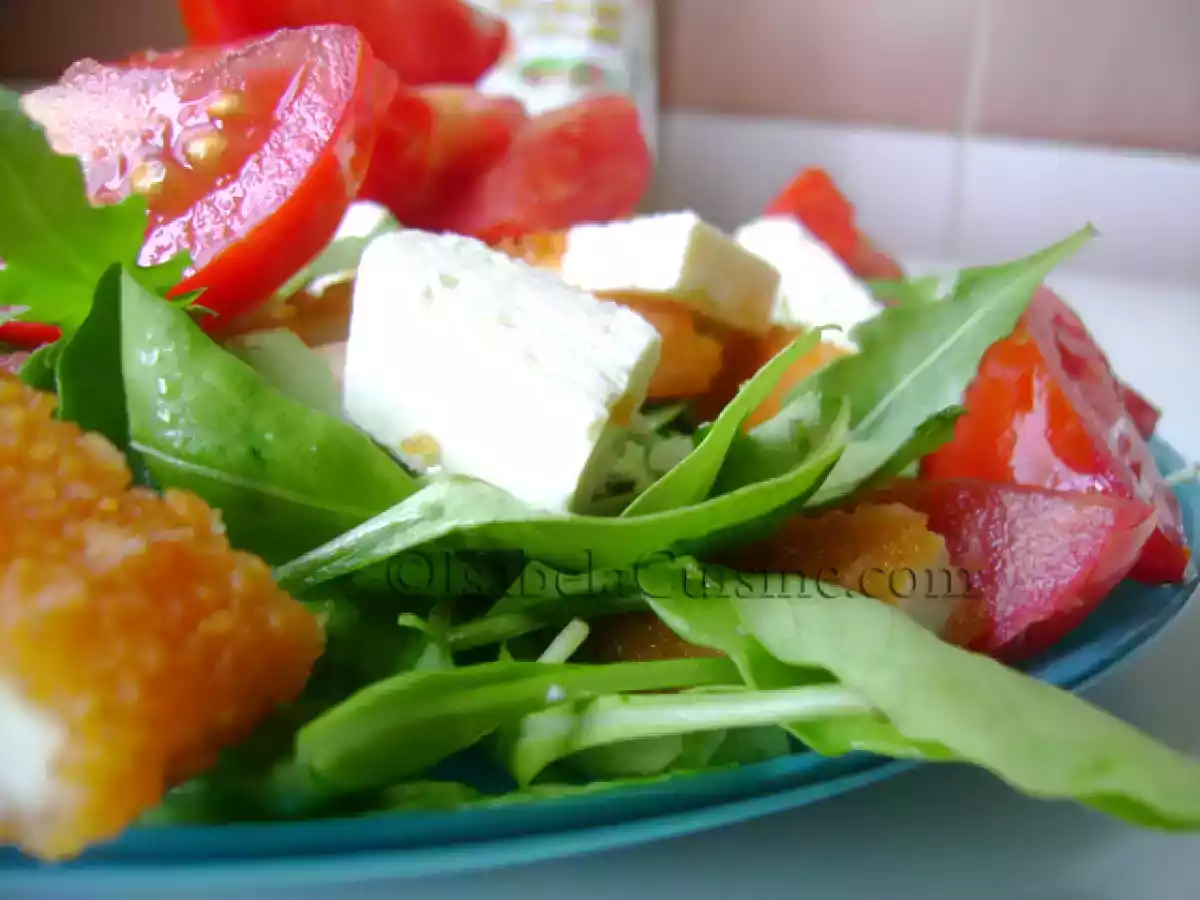 Salata cu snitel crocant de pui