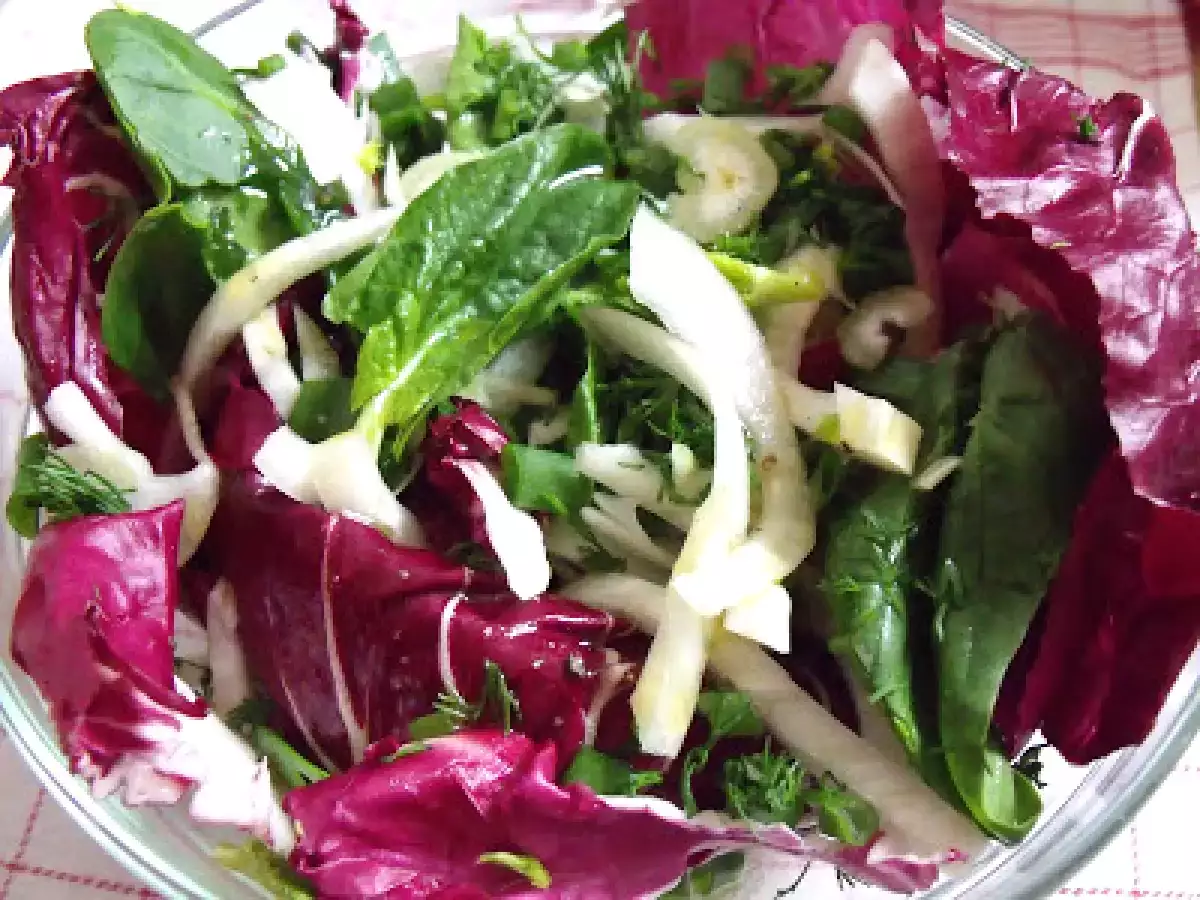 Salata cu spanac, radicchio si fenicul (spinach, radicchio &fennel salad) - poza 2