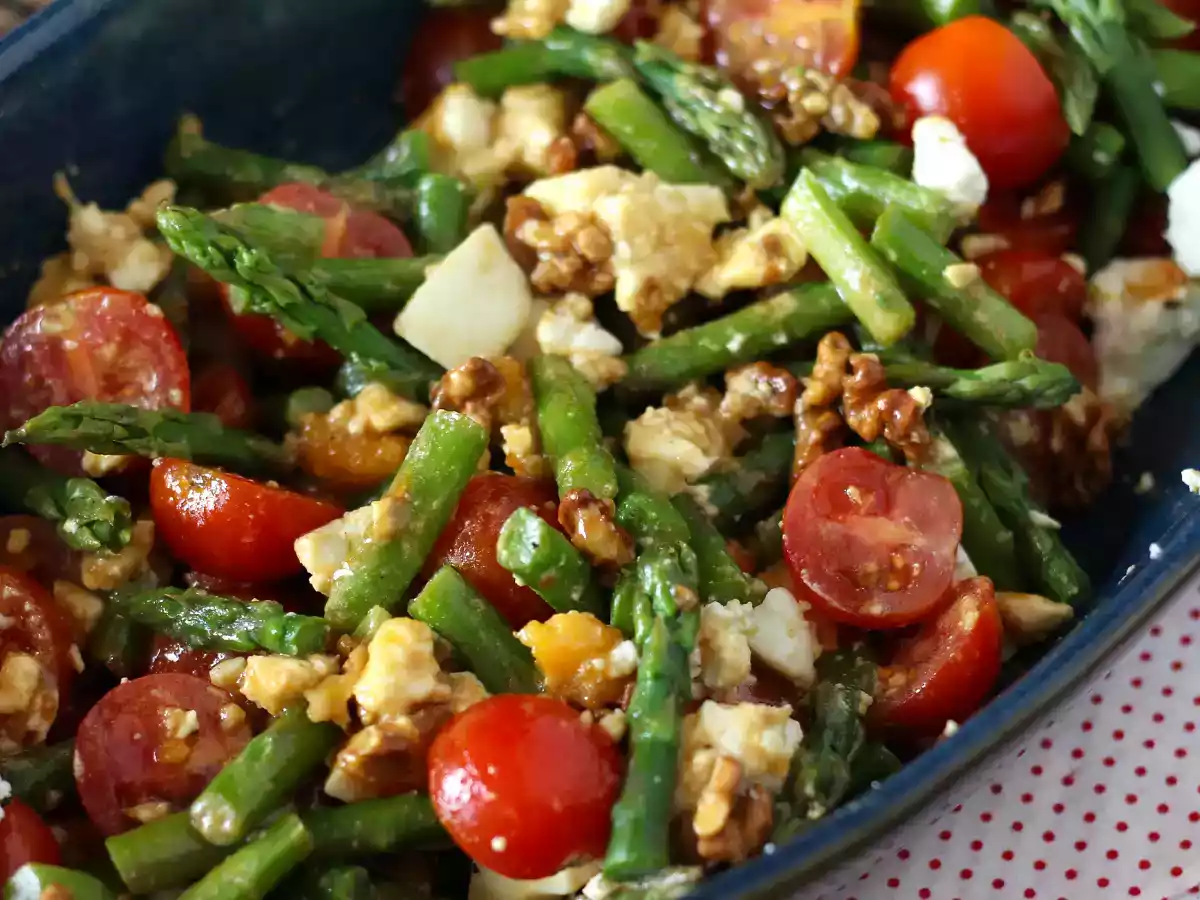 Salată cu sparanghel super gustoasă - poza 3