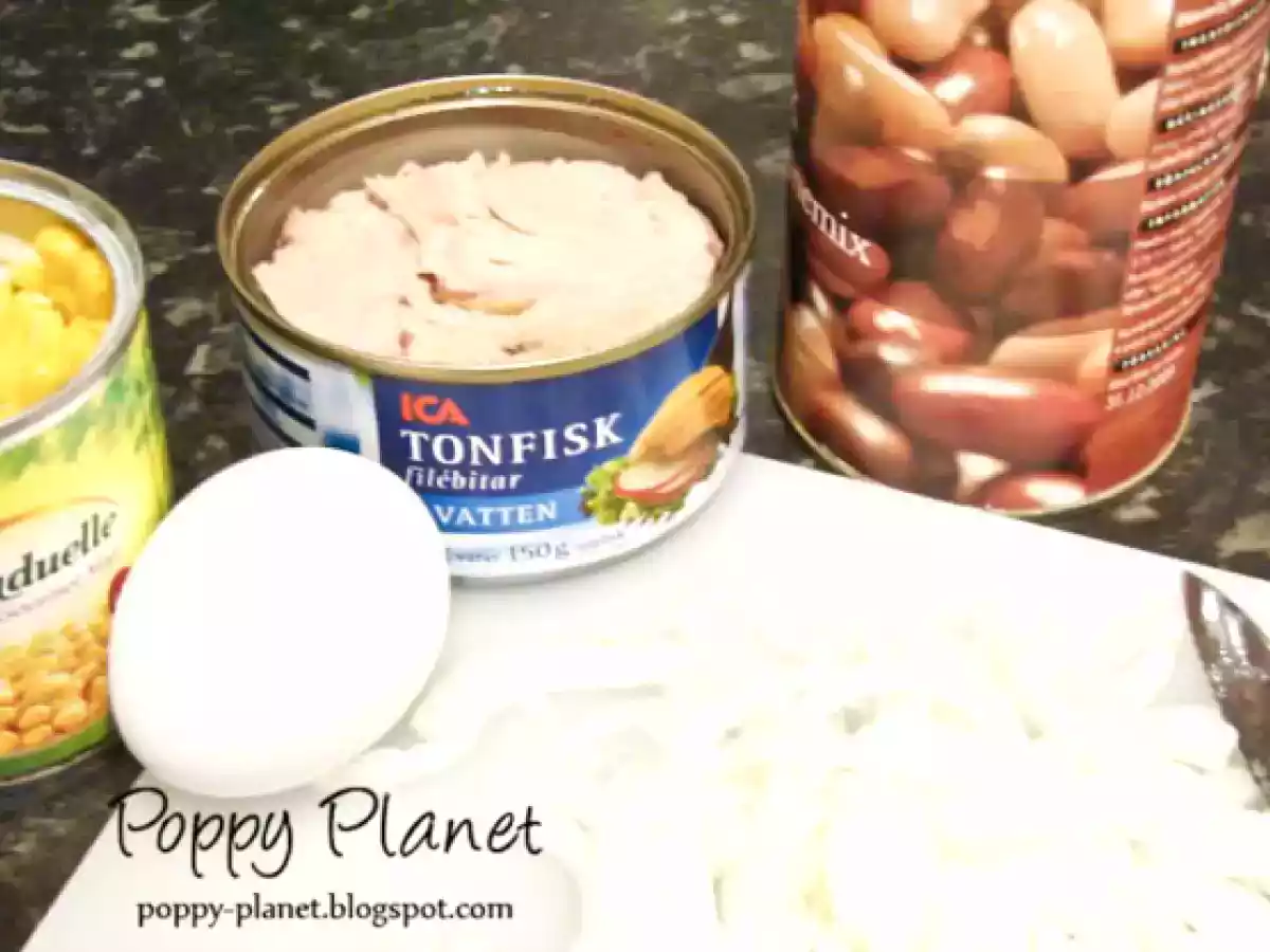 Salata cu ton, fasole si porumb fiert - poza 4