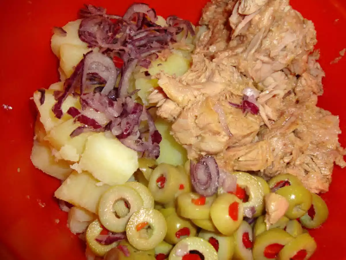 Salata cu ton si cartofi - poza 2