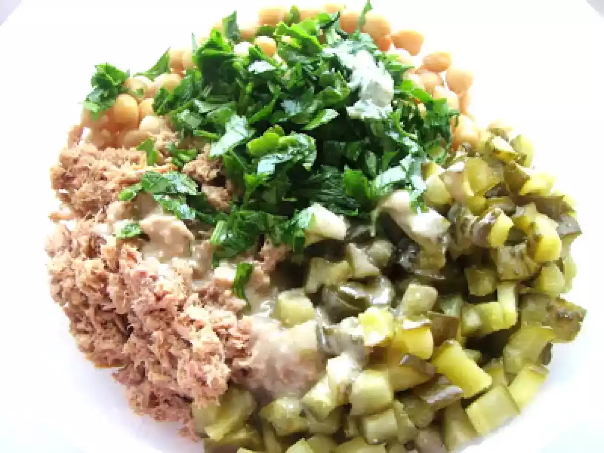 SALATA CU TON SI NAUT