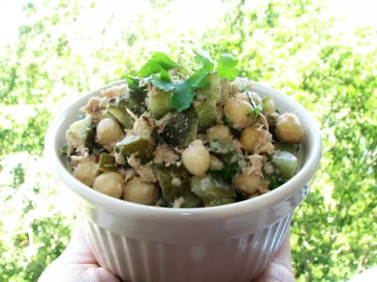 SALATA CU TON SI NAUT - poza 2