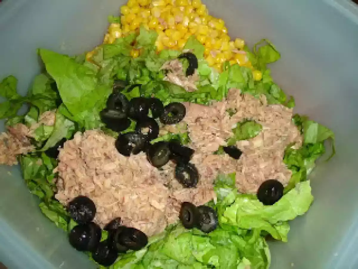 Salata cu ton si porumb - poza 2