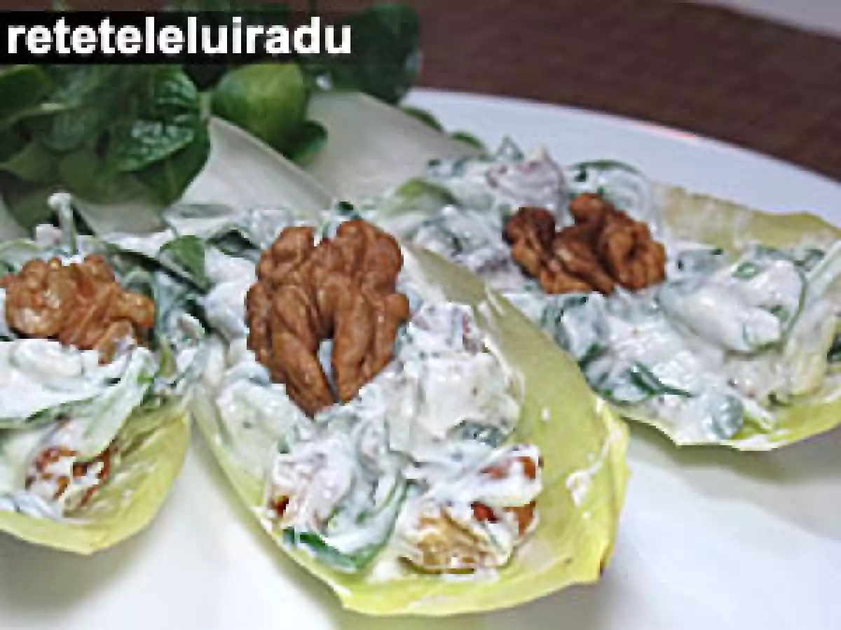 Salata de andive cu nuci si branza Gorgonzola
