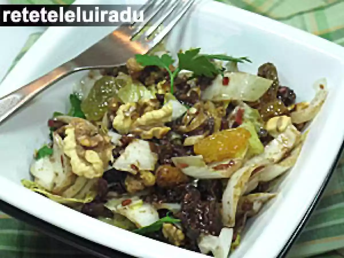Salata de andive cu nuci si curmale uscate