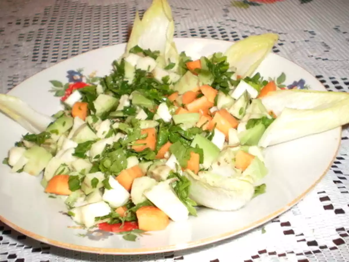 Salata de avocado cu telina, morcovi si andive