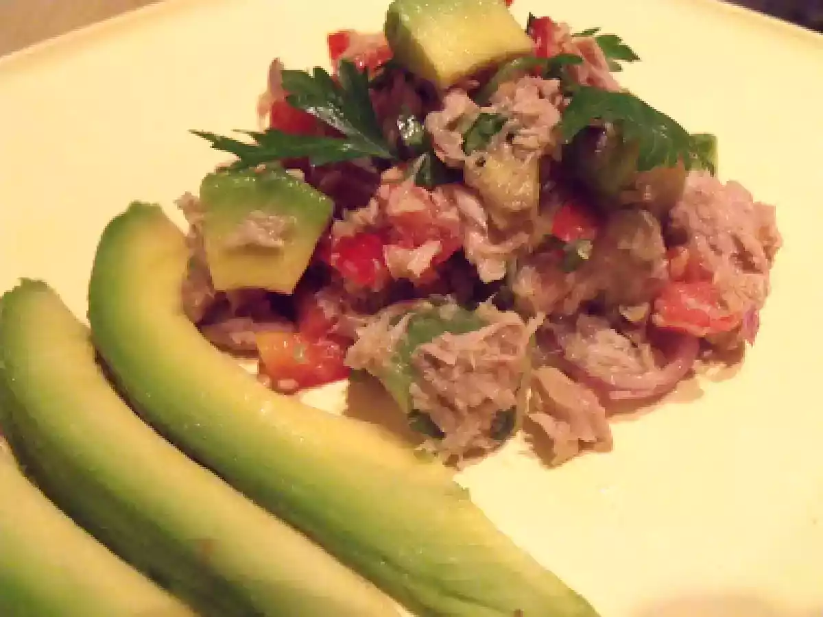 Salata de avocado cu ton(avocado&tuna salad)
