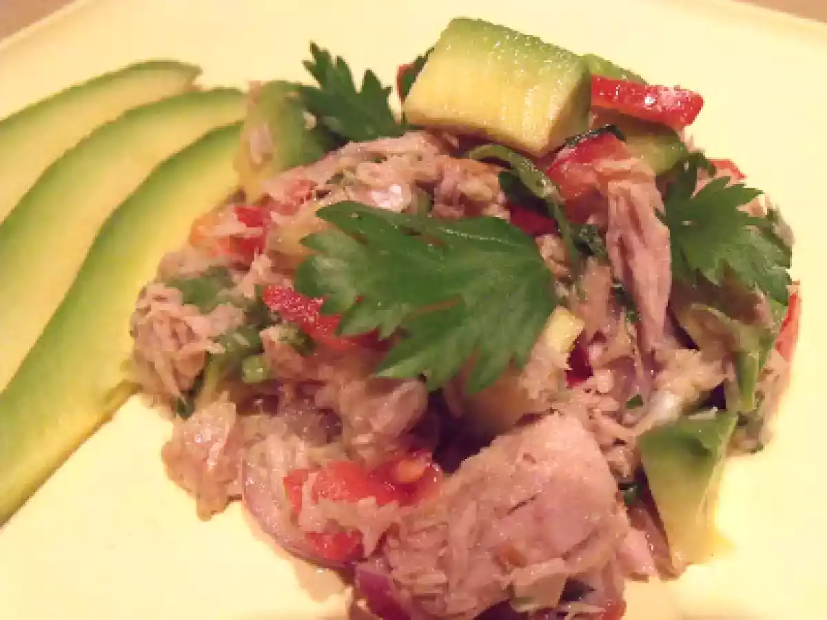 Salata de avocado cu ton(avocado&tuna salad) - poza 2