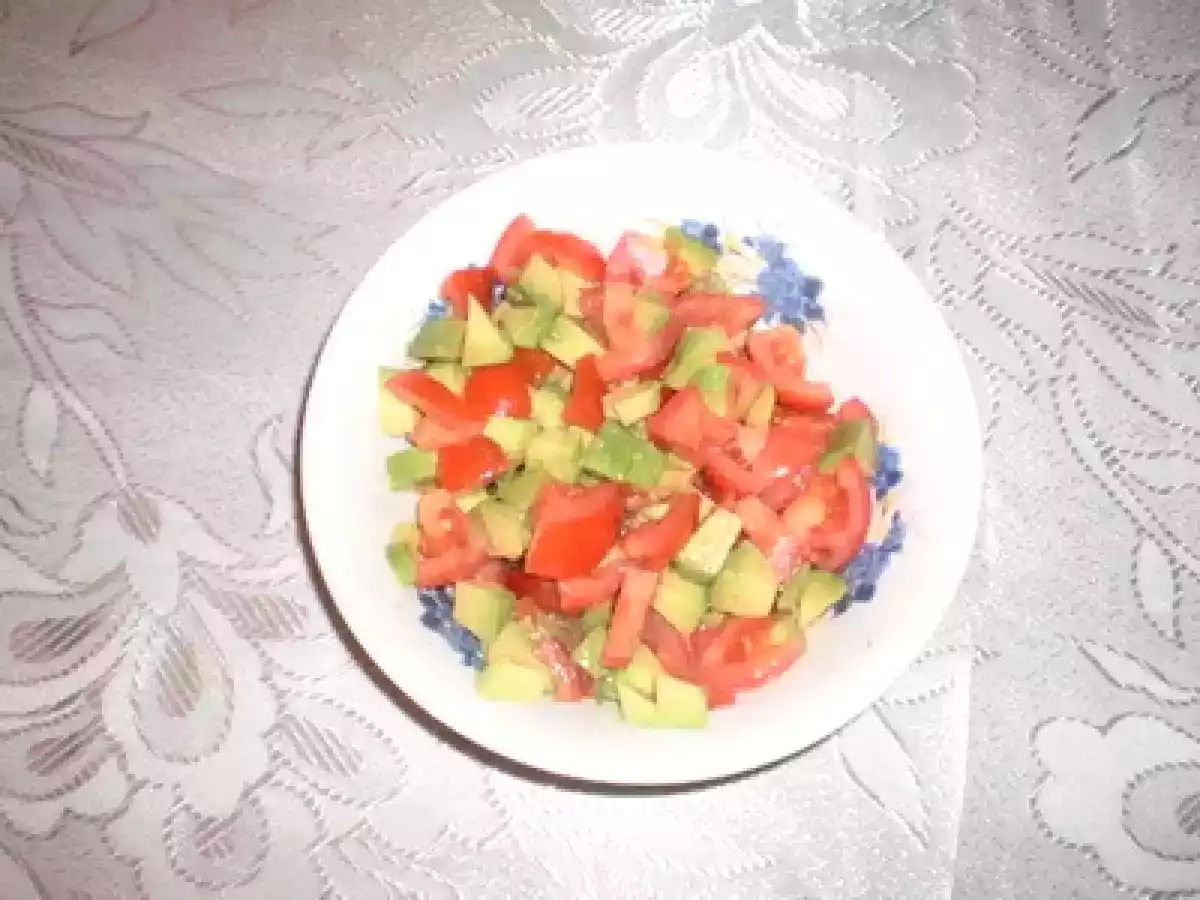 Salata de avocado si rosii