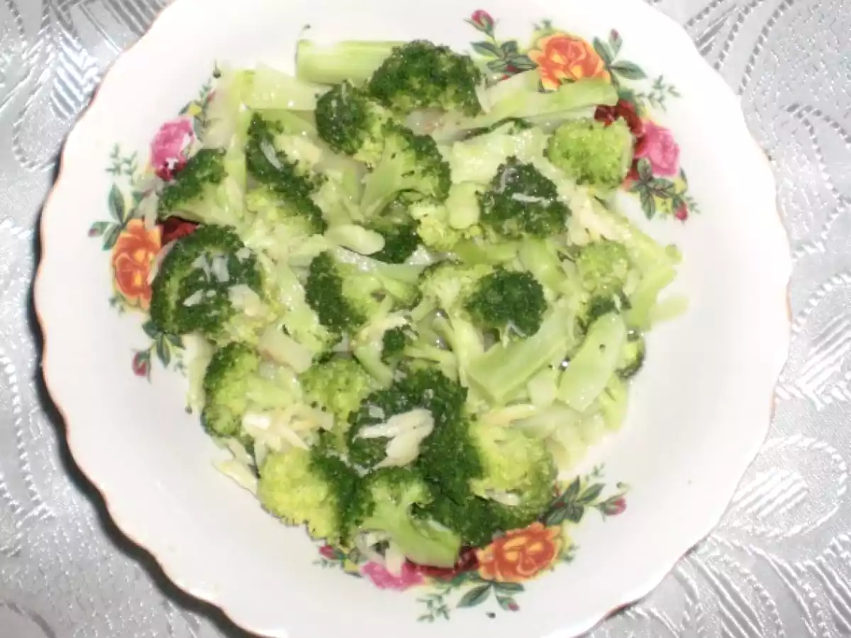 Salata de broccoli