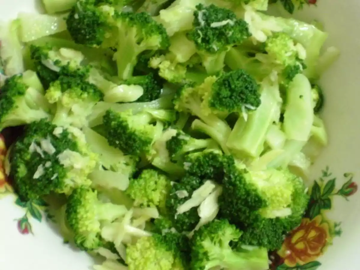 Salata de broccoli