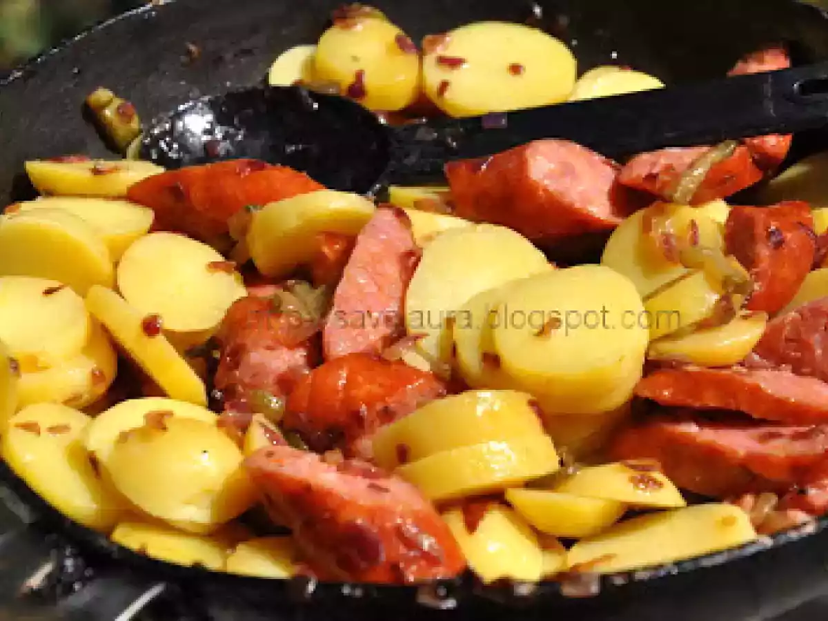 Salata de cartofi cu carnati - poza 3