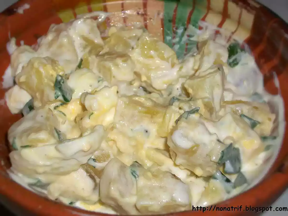 Salata de cartofi cu oua si smantana