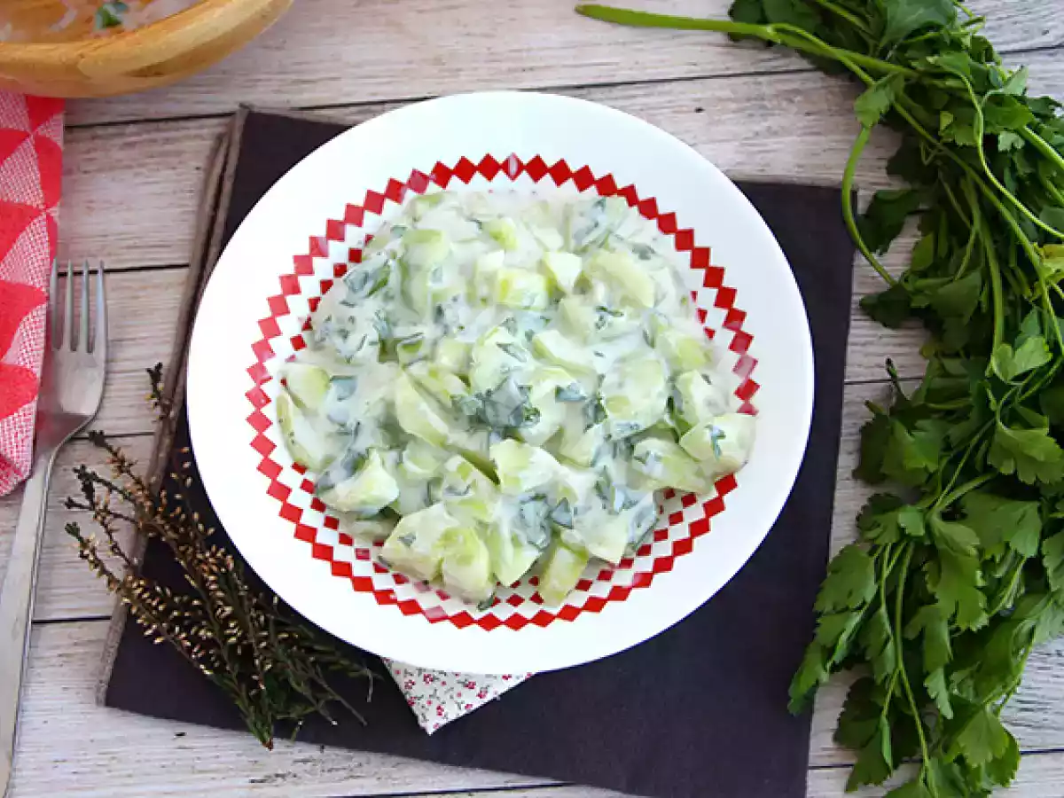 Salata de castraveti cu sos de iaurt - poza 3